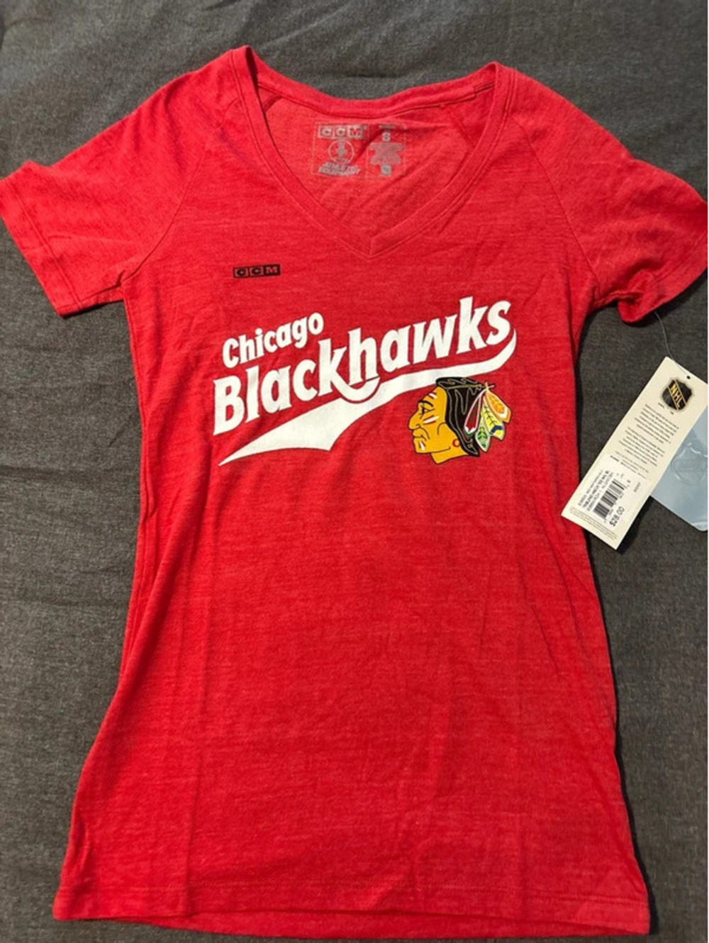 Chicago blackhawks women’s tee size small